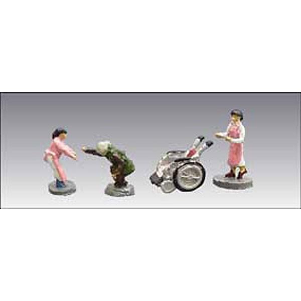 介護士 3 ・車イスでどうぞ　：アイコム　塗装済完成品　N(1/150)　MLW-3031