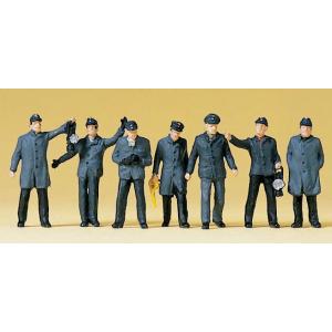 赤い化学防護服に身を包んだ消防隊員 ：プライザー 塗装済完成品 HO(1