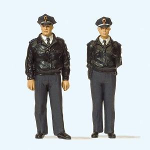 男女の立っているドイツ連邦警察官（グリーン） ：プライザー 塗装済