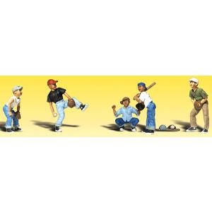 草野球で遊ぶ子供たち［その1］　：ウッドランド　塗装済完成品　N(1/160)　2145｜sakatsu