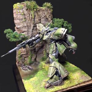巨人の森（サザビー陸戦改修機）　：ヒロセヒロシ　塗装済完成品　1/100