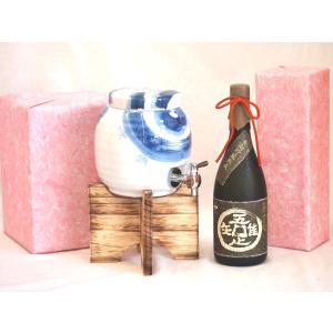 国産有田焼 焼酎サーバー1500cc木代付セット(14.5×15.5cm 1.1kg)薩摩金山蔵 長期貯蔵芋焼酎 吾唯足知 (鹿児島県) 720ml｜sake-gets