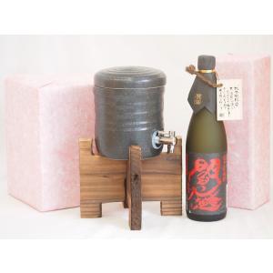 国産美濃焼 焼酎サーバー1200cc木代付セット(13.5×15.5cm 1.6kg)老松酒造 麦焼酎 閻魔 (大分県) 720ml｜sake-gets