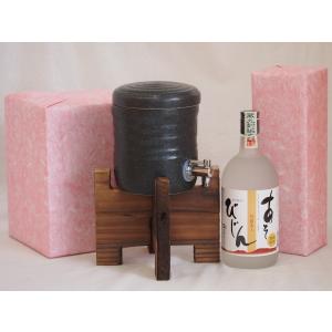 国産美濃焼 焼酎サーバー1200cc木代付セット(13.5×15.5cm 1.6kg)瑞鷹 純米焼酎 あそびじん (熊本県) 720ml｜sake-gets