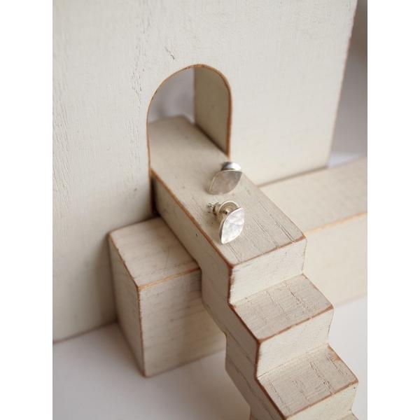 atelier n111 小さな葉っぱのシルバーピアスno.73