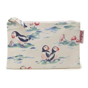 キャスキッドソン Cath Kidston ポーチ 化粧ポーチ マルチケース 753081 Zip Purse ジップパース Stone Puffins ホワイト系マルチ｜salada-bowl