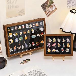 ピンバッジ ケース 透明窓 木製 スタンド付き...の詳細画像1