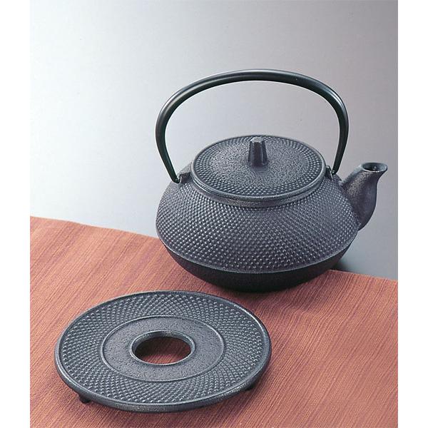 南部鉄器　鉄瓶兼用　新急須　5型アラレ セット（釜敷付） 　岩鋳製　IWACHU　日本製　鉄分補給に...