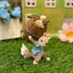 リス レトロ アンティーク風 昭和レトロ 置物 小鳥と袋を運ぶ オブジェ