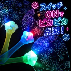 夜空にドーン手元でキラッ光るうちわ大花火 12...の詳細画像1