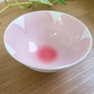 《在庫品》有田焼 和食器 親峰窯 白マット紅花 ご飯茶碗 小 飯碗 お茶碗(お取り寄せ商品 欠品時約1ヶ月程度)｜sara-cera-y