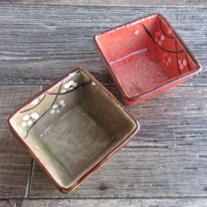 小鉢 角小鉢 小さな器 ボウル 赤色 茶色 梅の花 花柄 和風 小付 中国製 / 茶線 梅柄 正角小鉢（2色選択）
