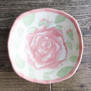 ローズ ちょっとスクエアなデザート鉢（ピンク）/ 中鉢 四角い器 日本製 陶磁器 バラ柄食器 薔薇 ボウル 取り鉢