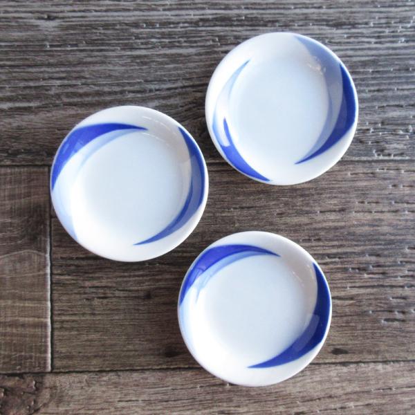 ブルーウェーブ 小皿 9.5cm / 3寸小皿 白地 丸いお皿 青いライン入り 型紙吹付 薬味皿 漬...