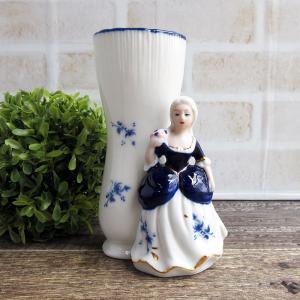 昭和　レトロ　ビンテージ　陶器製のクリーム色の花瓶 花瓶 600cc ノベルティ 西洋陶器 昭和レトロ 陶器の人形 フィギュア