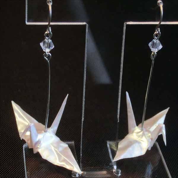 折り鶴ピアス