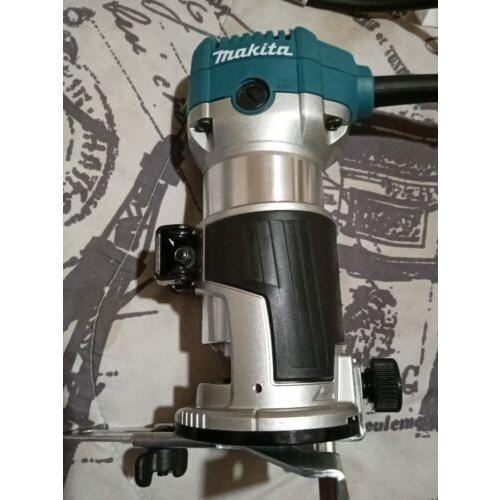 Makita RT0701C 1-1/4 HP 6.5 Amp Fixed Base Variabl...