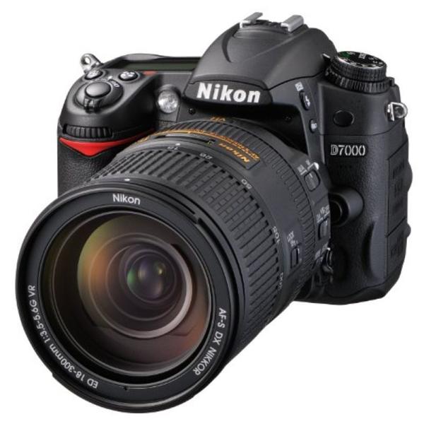 Nikon デジタル一眼レフカメラ D7000 スーパーズームキット AF-S DX NIKKOR ...