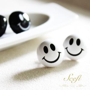 255❤️送料込490❤️スマイル❤️ニコちゃん❤️ピアス❤️ホワイト スマイル ぶらさがりピアス スマイルマーク smile ニコちゃん おしゃれ