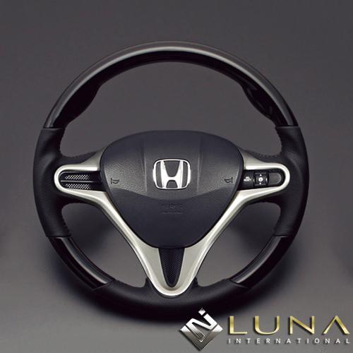 インサイト ZE2 ピアノBK GG ステアリング / ルナ インターナショナル LUNA