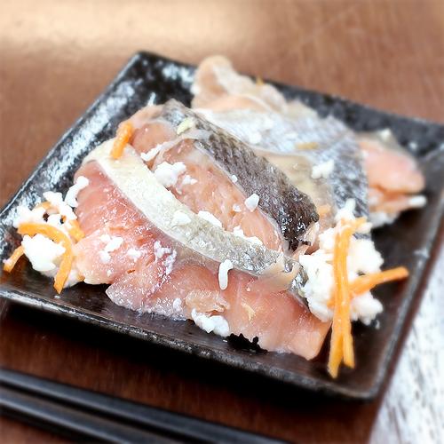 小樽かね丁鍛治　北海道　秋鮭飯寿司　230g　化粧箱入り 　いずし　秋さけ　秋じゃけ　伝統の味　惣菜...