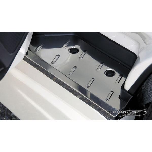 フロントステップカバー ステンレス製 ハイエース レジアスエース 200系 1型、2型、3型、4型、...