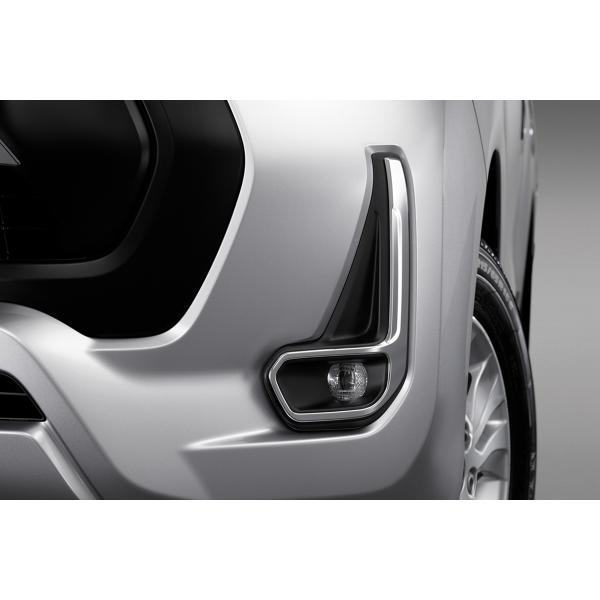 在庫処分 新型ハイラックス フォグランプガーニッシュ クロームメッキ 後期Z、X専用 タイトヨタ純正...