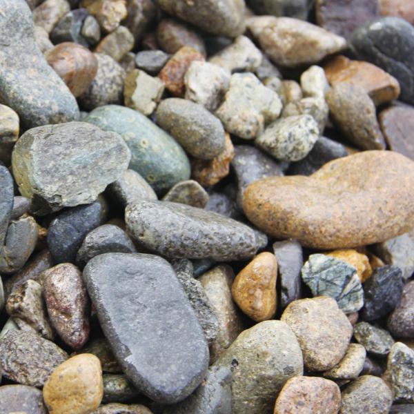 水槽用底砂 国産 川玉砂利 20mm〜40mm 洗って入れるだけでぴったり 30cm水槽で3センチ/...