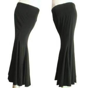 マーメイドロングスカートたっぷりとした裾周りでボリュームたっぷり。ダンスやフラメンコ、パーティーにも...