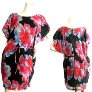 ドレスワンピース抽象花柄シフォン素材膝丈シック美ラインワンピ黒色ブラック五分袖ワンピ二次会結婚式パー...