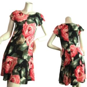 スケーターワンピース半袖フリル薔薇柄フラワープリント　黒地ブラックベース　ＬＡＳｅｄｕｃｅ