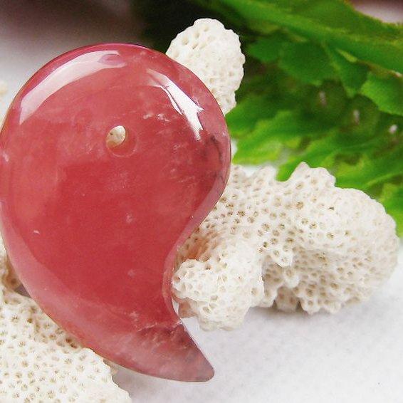 インカローズ ロードクロサイト 勾玉 k1-1357