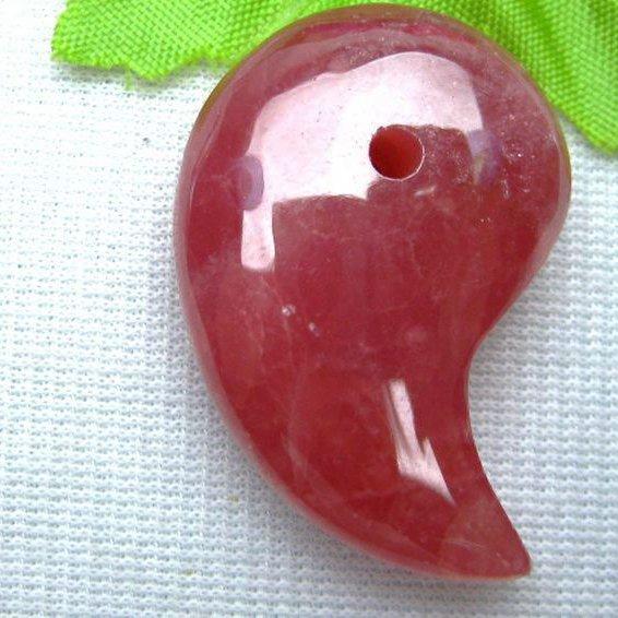 インカローズ ロードクロサイト 勾玉 k1-1376