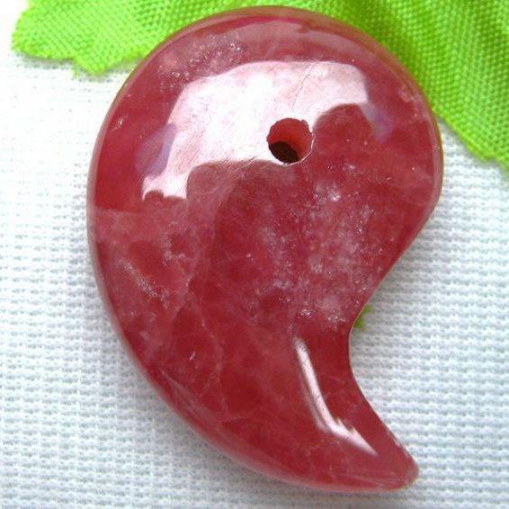 インカローズ ロードクロサイト 勾玉 k1-1385