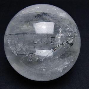 虹入り ガーデンクォーツ（庭園水晶） 丸玉 68mm t100-4674 : 誠安