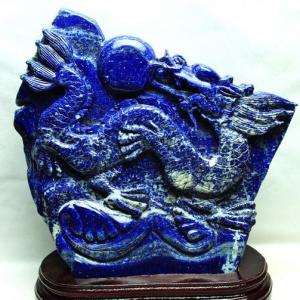 1.9Kg ヒマラヤ水晶ルチルクォーツ（金針ルチル水晶） 手彫り 龍 t42