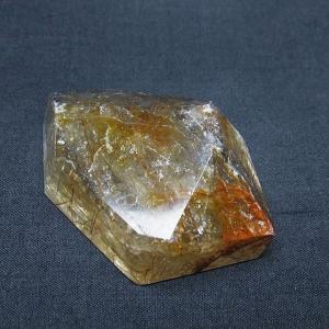 【希少】スモーキークォーツ ルチル×ライモナイト内包 台座付 2.6Kg スモーキークォーツ 煙水晶 原石 虹入り ルチルクォーツ入り