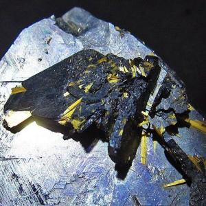 ゴールドタイチンルチル クラスター ルチル剥き出し 二酸化チタン&ヘマタイト パワーストーン 天然石 t801-153｜seian