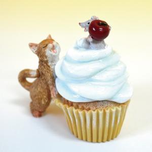 茶トラ猫 ねこ ネコ レトロ アンティーク風 カップケーキ 猫とねずみ  置物 オブジェ プレゼント ギフト かわいい ミニチュア EV14774A 高さ約6.5cm｜seibupiano