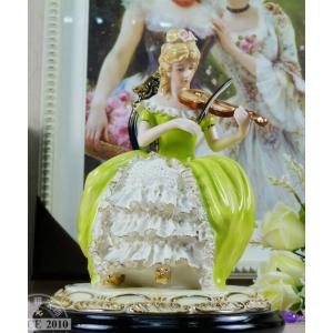 陶器 置物 西洋陶器 北欧磁器 陶器製人形 お姫様 陶器人形 陶器置物