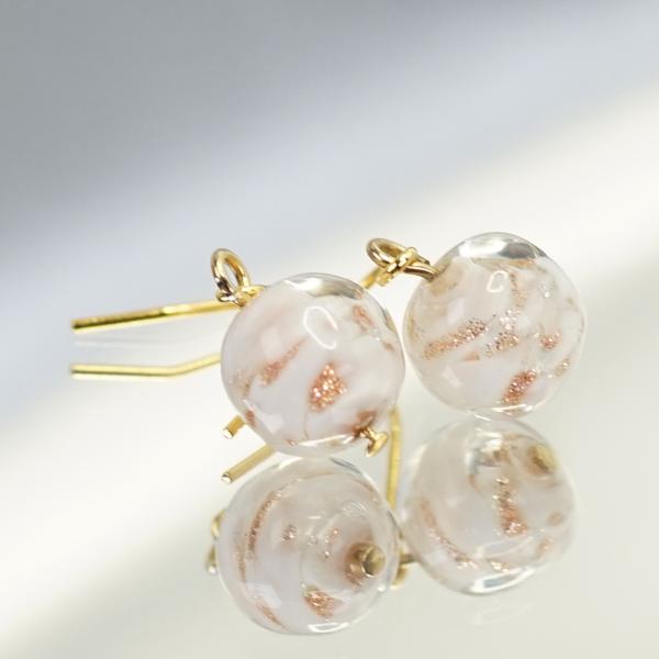 ピアス イタリア製 ベネチアン 下がり 8mm玉 クリア＆ホワイト