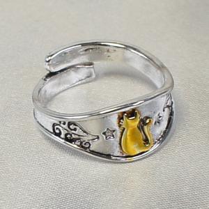 指輪 フリーサイズリング レトロなアンティーク調の金色猫リング Retro antique golden cat ring.