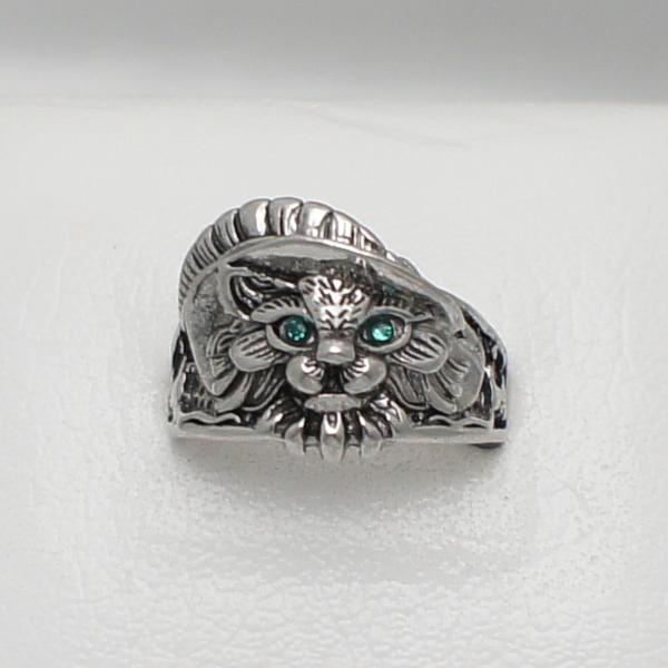 指輪 フリーサイズリング 羽毛飾り帽子を着けた緑目の猫 Green-eyed cat wearing...