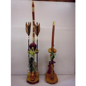 弓太刀飾り 二段飾り:大 弓藤巻・ケヤキ塗り：黒太刀