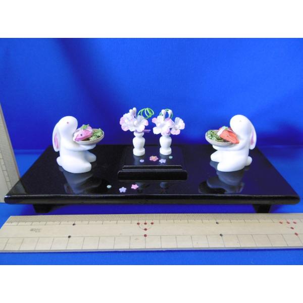 雛まつり☆木製お道具☆うーさぎうさぎ　黒　中 (横幅２１０mm x 奥行８０mm）☆うさぎさんが可愛...