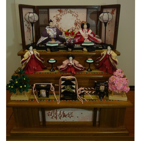 ひな人形☆三段五人飾り 風☆横幅７５x奥行６８x高さ８０cm☆刺繍入台屏風・吉祥文様衣裳着の５人飾