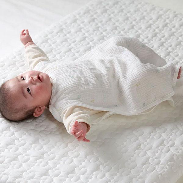 西川 スリーパー ガーゼ 綿 ベスト 袖なし ベビーホーム 1年中 通年 かわいい 春 夏 秋 冬 ...