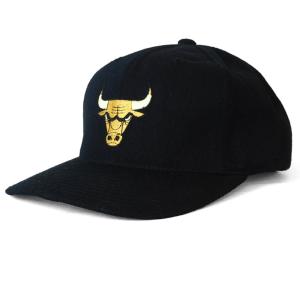 シカゴ・ブルズ NBA キャップ ブラック ゴールド スナップバック Chicago Tribune Black & Gold Embroidered Snapback Hat｜selection-j