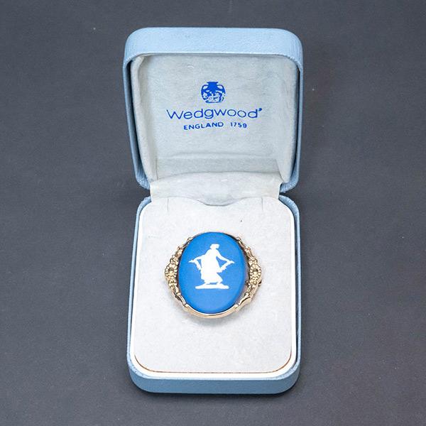 ウェッジウッド ジャスパー（サクソンブルー） 季節の女神 ブローチ