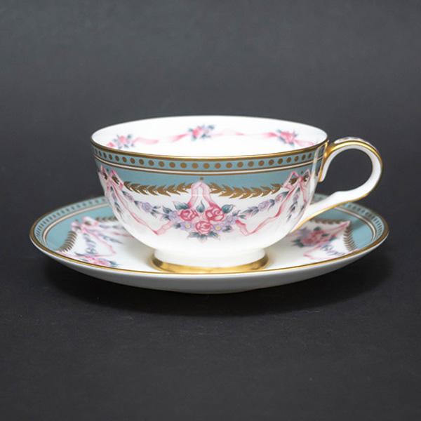 ロイヤル・ドルトン サットン ティーカップ＆ソーサー